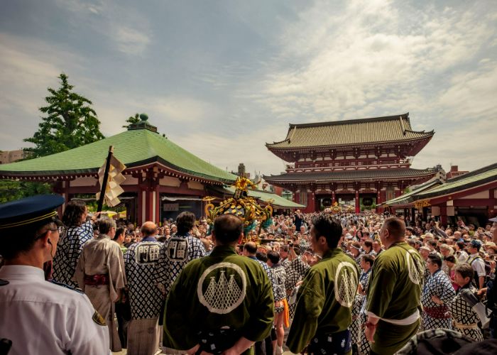 The crowds at Sanja Festival, gathering at Asakusa Shrine.
